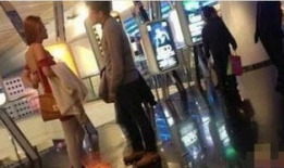 女生脱衣服的视频,揭秘女生脱衣瞬间